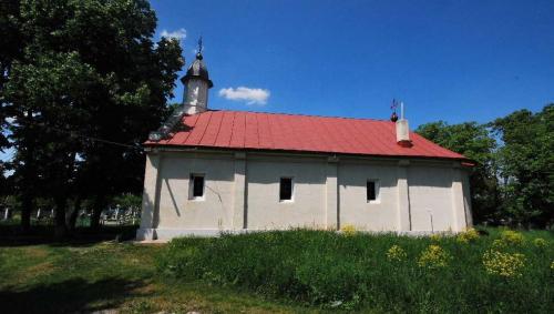 Exteriorul bisericii